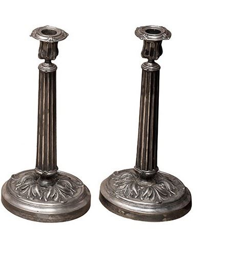 Napoli, XIX secolo : Important pair of single-light candlesticks  - in embossed silver - Auction Jewellery, Furniture and Art Objects - Blindarte Casa d'Aste