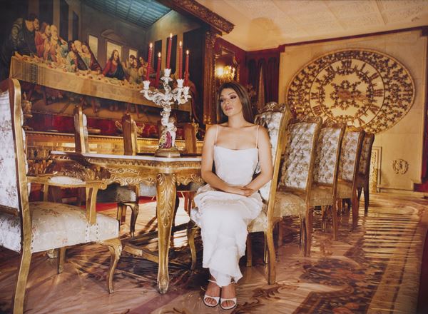 Daniela Rossell : Ricas Y Famosas (Last Supper)  (2002)  - Fotografia a colori - Asta Fotografia - Blindarte Casa d'Aste