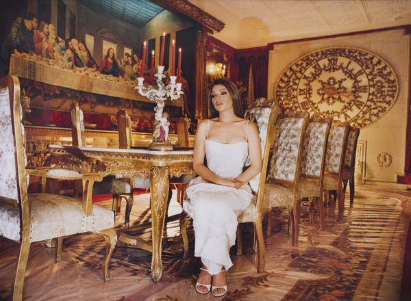 Daniela Rossell : Ricas Y Famosas (Last Supper)  (2002)  - Fotografia a colori - Asta Arte Moderna e Contemporanea - Blindarte Casa d'Aste