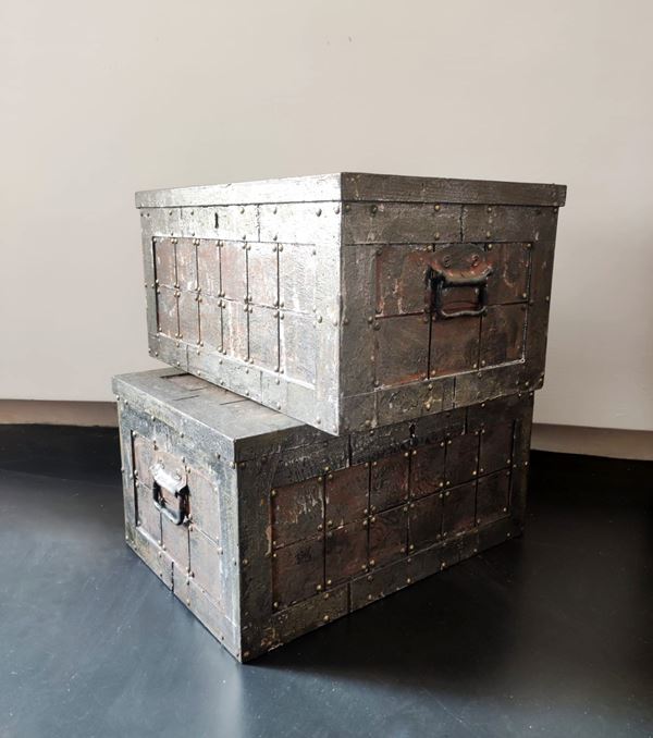 Teatro San Carlo: 2 studded wooden crates (from "La clemenza di Tito")