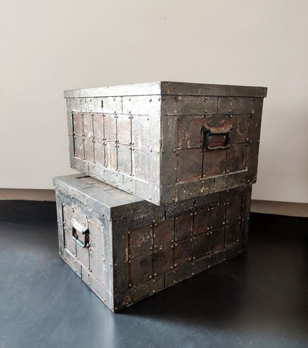Teatro San Carlo: Due casse in legno borchiate (da "La clemenza di Tito")