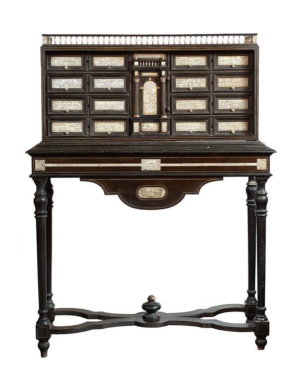 Napoli, inizi XVIII secolo : Stipo monetiere  - Auction Antiquariato, Dipinti antichi e del XIX secolo - Blindarte Casa d'Aste