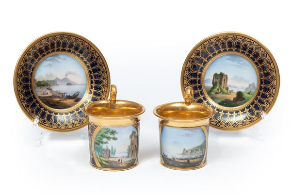 Manifattura francese dipinta a Napoli, 1830 ca - Coppia di tazzine con piattino