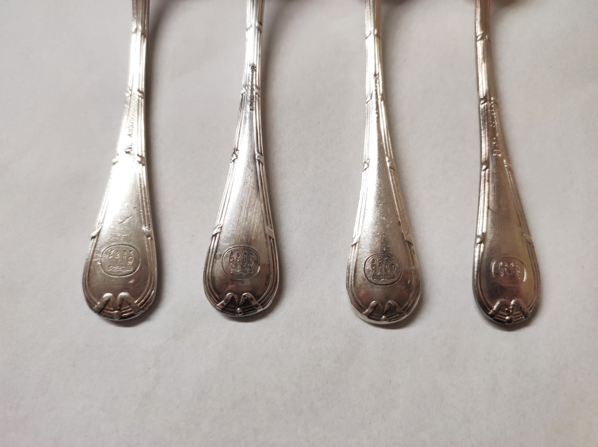 Parte di servizio Broggi Milano placcato argento composto da 57 cucchiaini