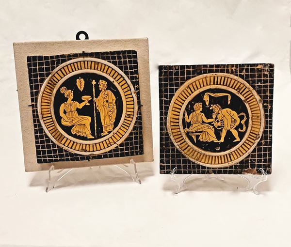 Manifattura Giustiniani XIX secolo - Coppia di riggiole con decoro all'antica