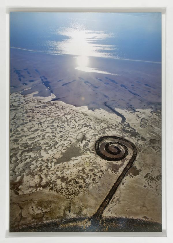 Gianfranco Gorgoni : Spiral jetty  (2010)  - Stampa lambda su d-bond - Asta Arte Moderna e Contemporanea - Blindarte Casa d'Aste