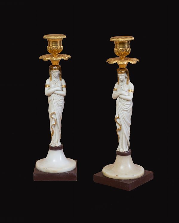 Coppia di candelieri in biscuit, bronzo dorato e marmi   - Asta Antiquariato, Dipinti antichi e del XIX secolo - Blindarte Casa d'Aste