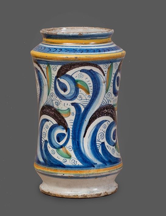 Fabbriche di Montelupo, seconda met&#224; del XVI secolo : Albarello policromo con foglia gotica  - Asta Antiquariato, Dipinti antichi e del XIX secolo - Blindarte Casa d'Aste