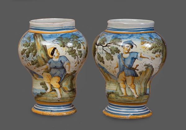 Lorenzo Salandra, Napoli met&#224; del XVIII secolo - Coppia di vasi potiche policromi con personaggi