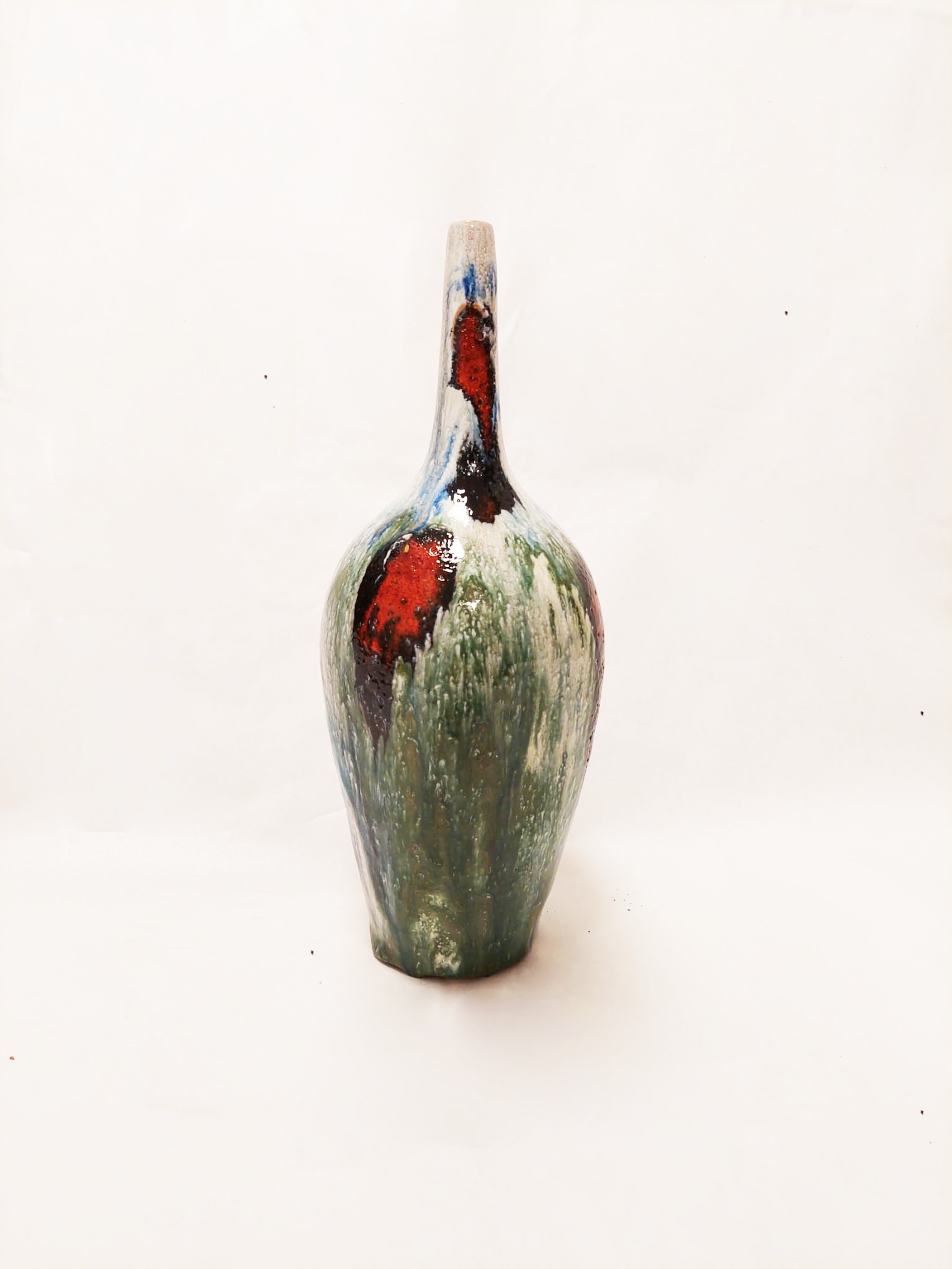 Bottiglia in ceramica smaltata e decorata