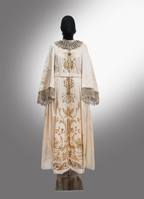 Teatro San Carlo: Santa Rosalia costume with rose crown (from "Garibaldi en Sicile")