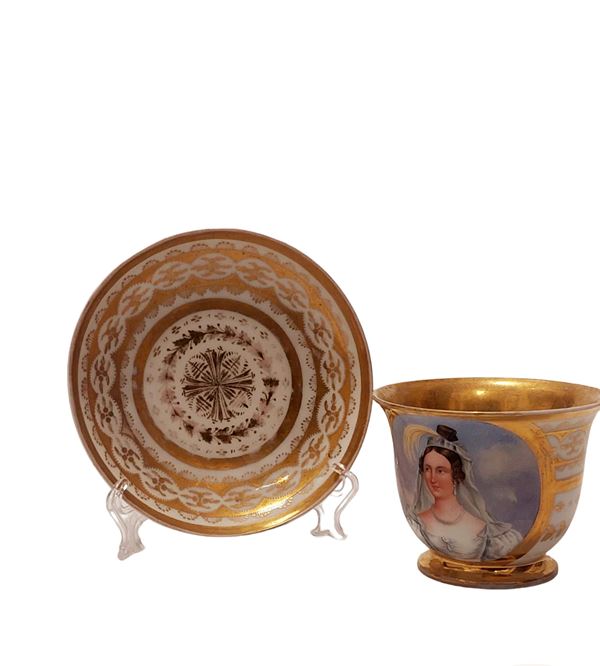 Porcellana francese dipinta a Napoli, prima met&#224; del XIX secolo - Tazza da the raffigurante la Regina Beata Maria Cristina di Savoia