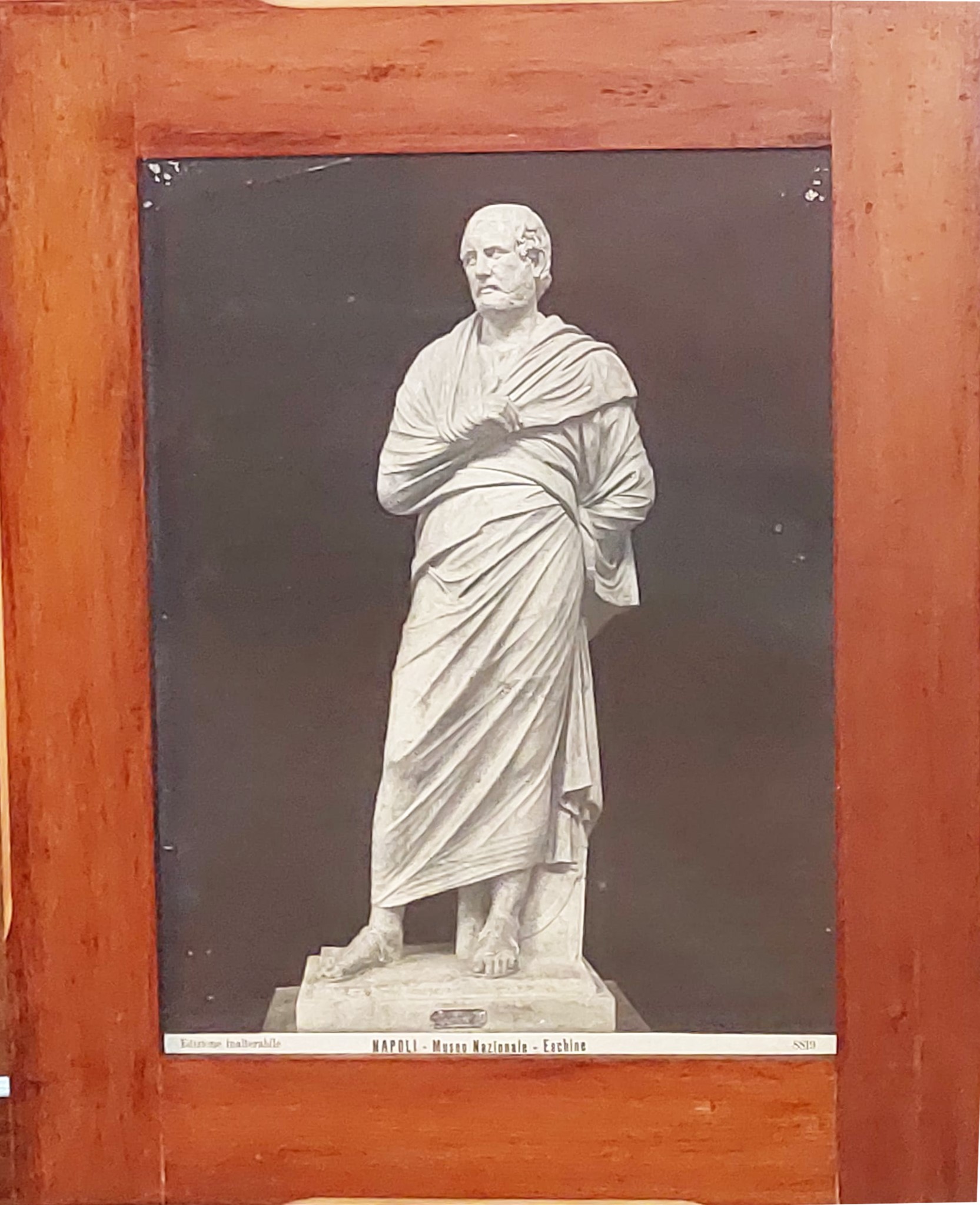 a) Fauno con l'otre; b) Eschine