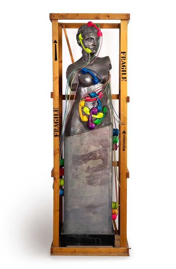 Teatro San Carlo: Scultura in vetroresina e plastica colorata entro gabbia in legno (da  "Il telefono")
