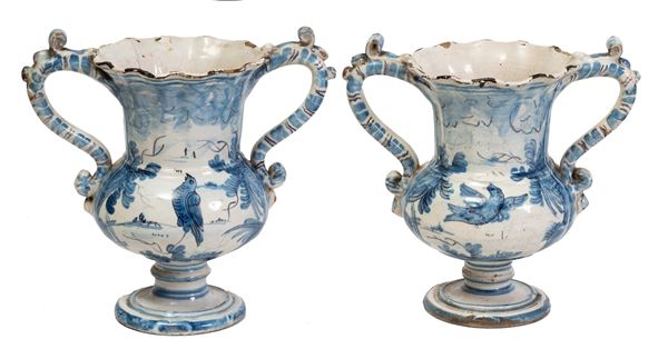 Napoli, XVIII secolo : Two biansated vases with polylobed edges   - white and blue majolica - Auction Majolica, art objects and antique furnishings - Blindarte Casa d'Aste