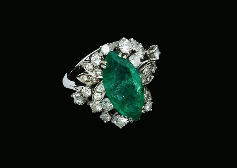 Antico anello a canestrino