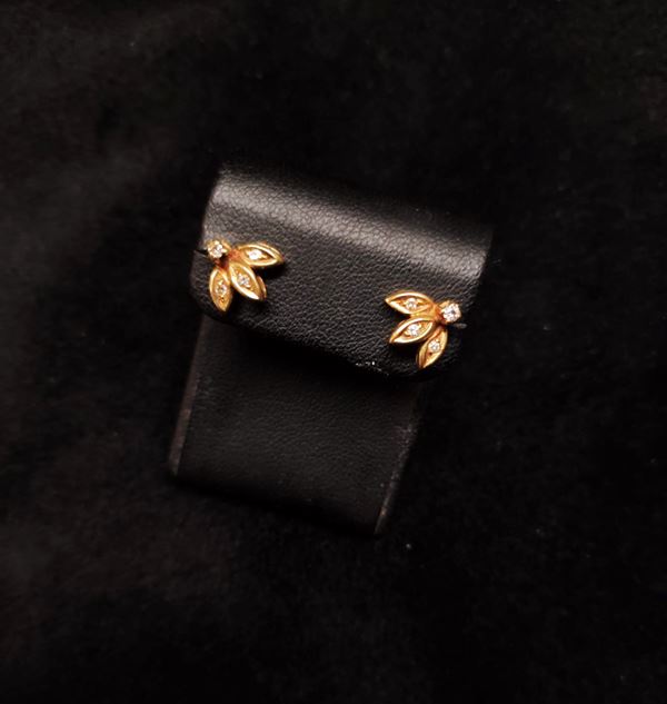Semiflower earrings  - 18-carat gold - Auction Jewellery, Furniture and Art Objects - Blindarte Casa d'Aste
