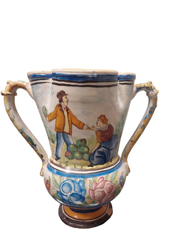 Manifattura napoletana, fine XIX inizi XX secolo - Vaso con bordo polilobato e anse a racemi