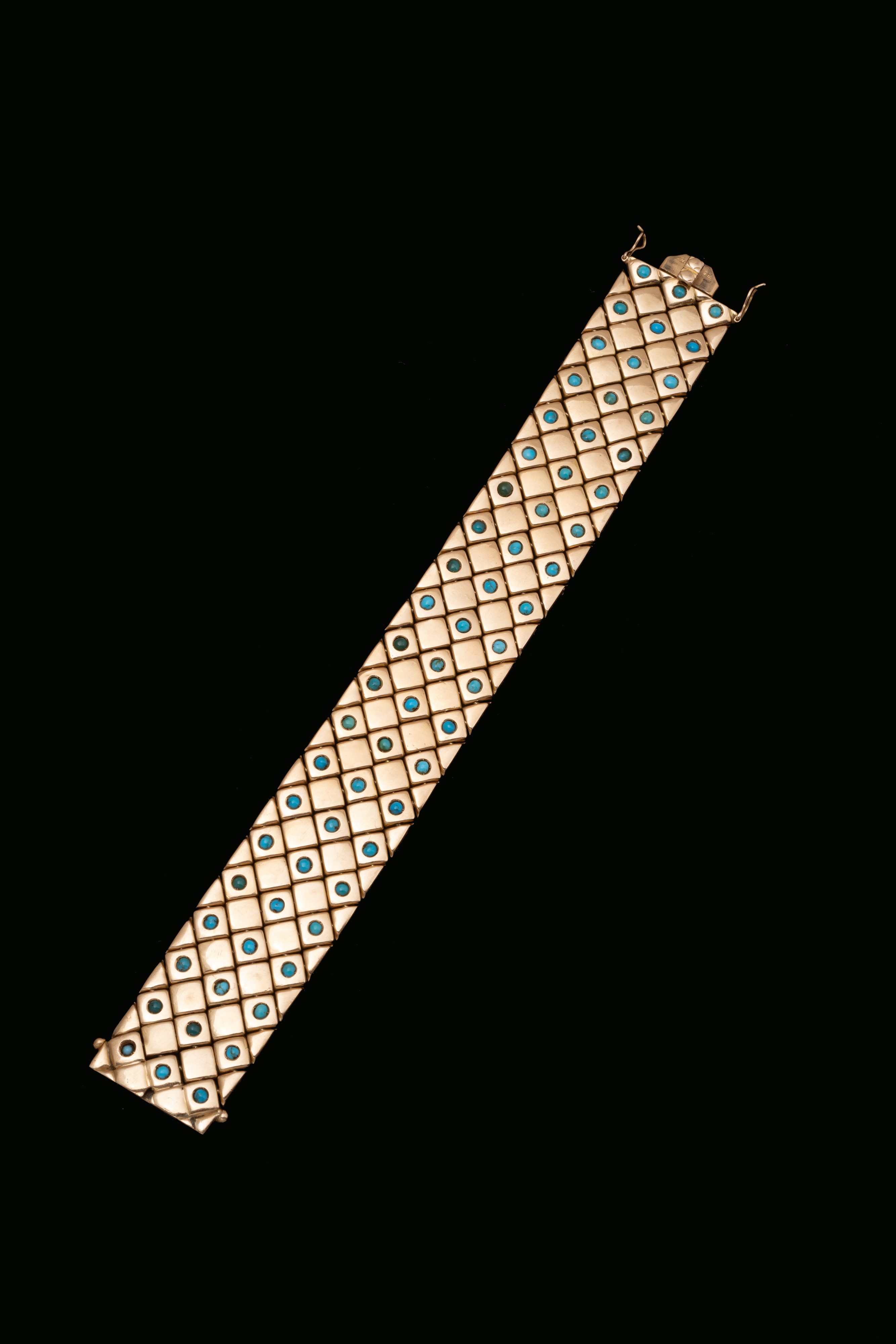 Bracciale con lavorazione a nido d'ape