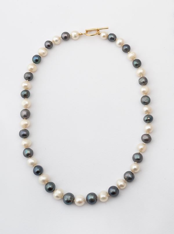 Collana di perle e gocce nere