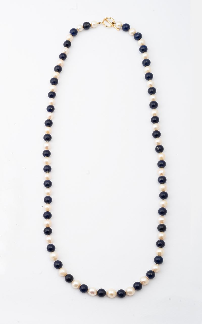 Collana con perle ovali e sfere di lapis
