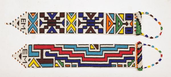 Esther Mahlangu : Lotto unico composto da n.2 opere  (2010)  - Tecnica mista e perline - Asta Arte Moderna e Contemporanea - Blindarte Casa d'Aste