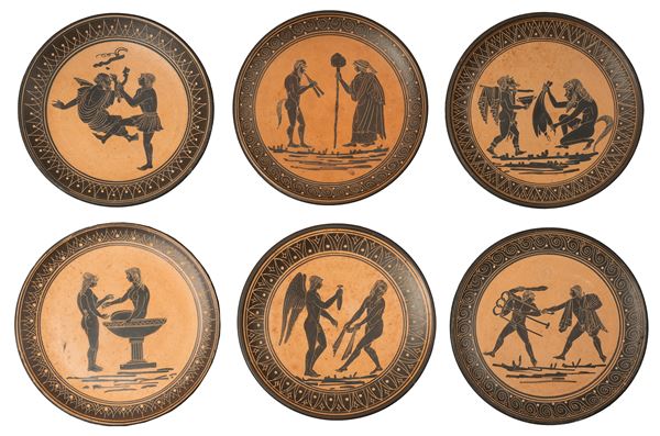 Napoli, inizi XX secolo : Set di 6 piattini a figure nere all'antica  - terracotta dipinta - Asta Oggetti d'arte, Gouaches dalla Collezione di Carlo Knight, importanti dipinti antichi e dipinti del XIX secolo - Blindarte Casa d'Aste