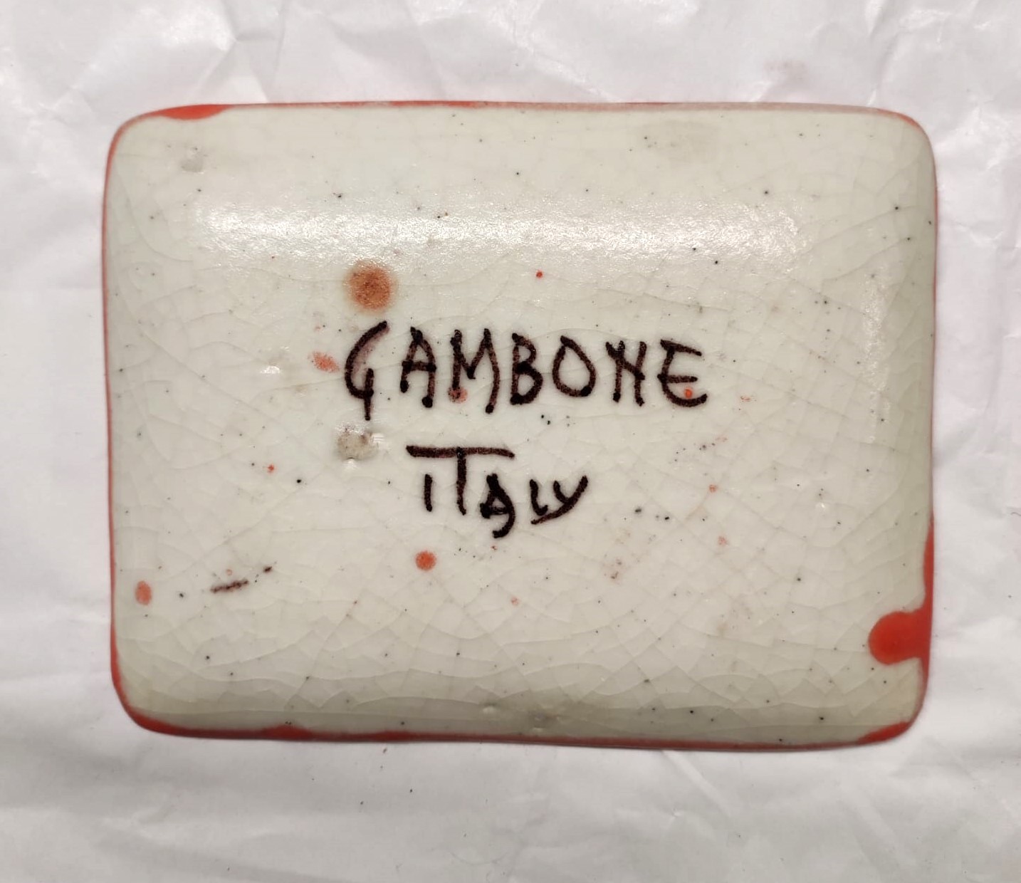 Piatto rettangolare in ceramica decorato a motivi geometrici