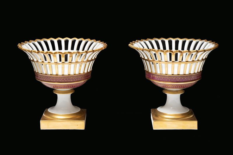 Coppia di alzate in porcellana