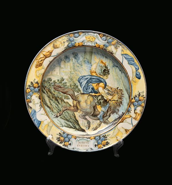 Castelli,  Liborio Grue (1702-dopo il 1776) : Piatto grande con figura di cavaliere a cavallo  - maiolica dipinta in policromia - Asta Oggetti d'arte, Gouaches dalla Collezione di Carlo Knight, importanti dipinti antichi e dipinti del XIX secolo - Blindarte Casa d'Aste