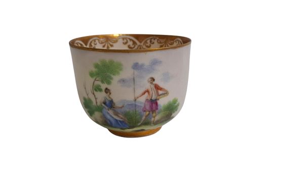 Napoli, periodo Carlo III - Cup with mixed-linear handle in white porcelain with gold profiles