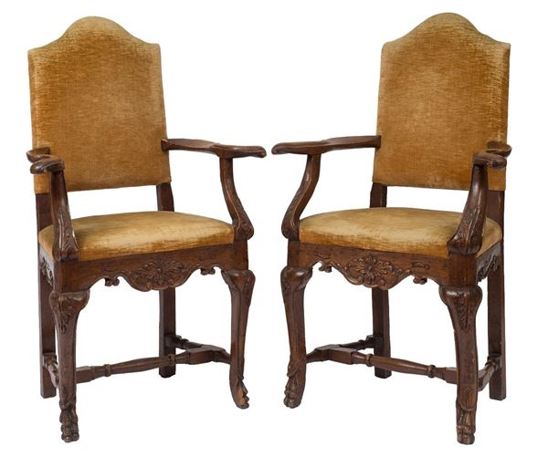 Coppia di poltrone in legno di noce  - Asta GIOIELLI, OROLOGI, ARTI DECORATIVE, DESIGN E ARTE ORIENTALE - Blindarte Casa d'Aste