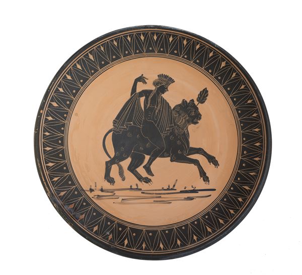 Napoli, inizi XX secolo : Piatto in terracotta con decoro classico  - Asta Oggetti d'arte, Dipinti Antichi e del XIX secolo - Blindarte Casa d'Aste