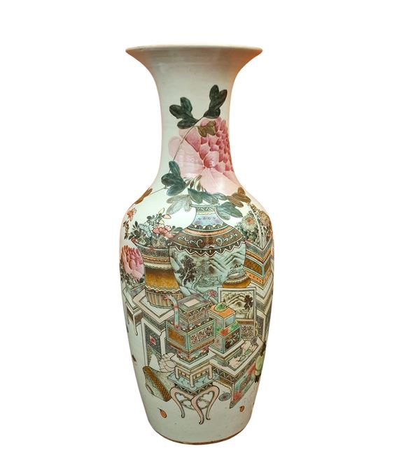 Manifattura orientale, inizio XX secolo - Vaso in porcellana bianca, Famiglia rosa