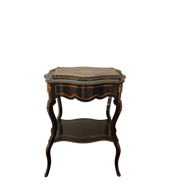 Francia, Napoleone III - Tavolino da lavoro in legno scuro e dettagli in bronzo dorato