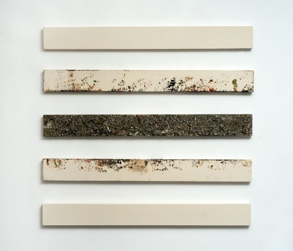 Graham  Wilson : One Foot In, One Foot Out  (2015)  - Oil, pigments, charcoal, fragments of painting on n.5 canvases - Auction Modern and Contemporary Art - Blindarte Casa d'Aste
