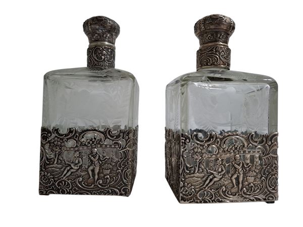Manifattura olandese XIX secolo : Coppia di bottiglie da liquore in vetro  - Asta GIOIELLI, OROLOGI, ARTI DECORATIVE, DESIGN E ARTE ORIENTALE - Blindarte Casa d'Aste