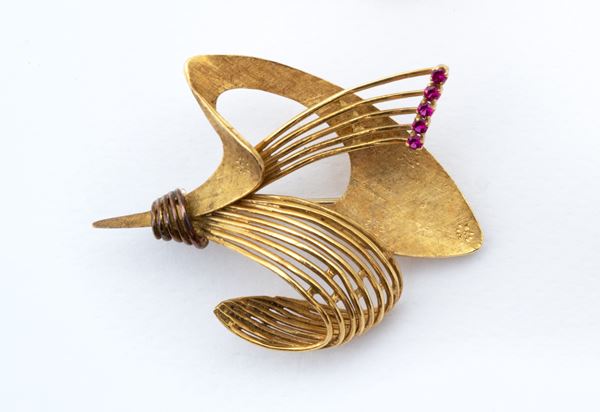 Raffinata spilla  - in oro g - Asta GIOIELLI, OROLOGI, ARTI DECORATIVE, DESIGN E ARTE ORIENTALE - Blindarte Casa d'Aste
