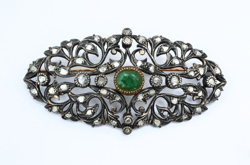 Spilla di antica e pregevole bigiotteria