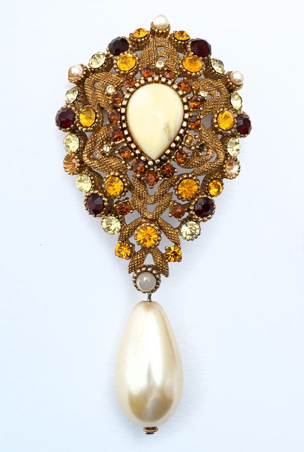 Spilla di pregevole bigiotteria anni '50  - Asta GIOIELLI, OROLOGI, ARTI DECORATIVE, DESIGN E ARTE ORIENTALE - Blindarte Casa d'Aste