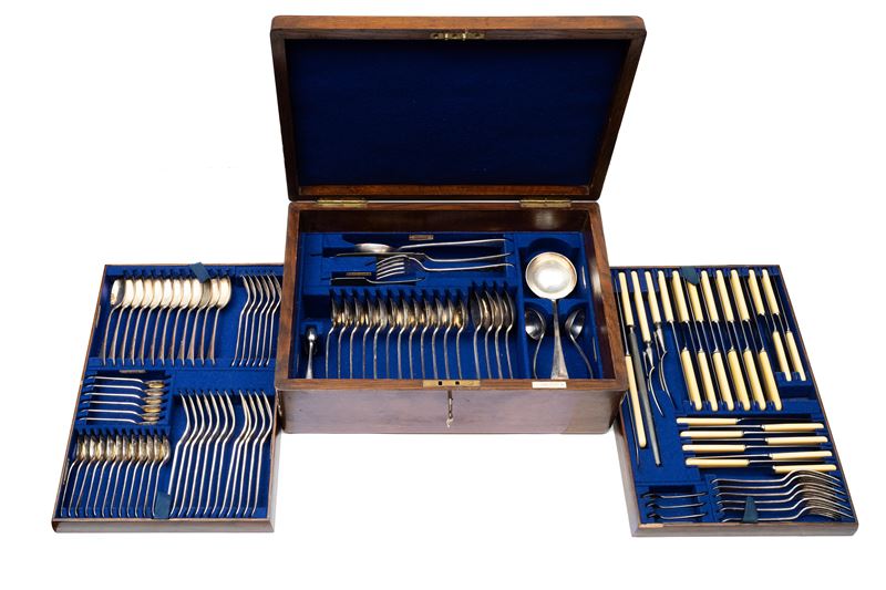 Servizio di posate Scheffield entro custodia in legno di rovere