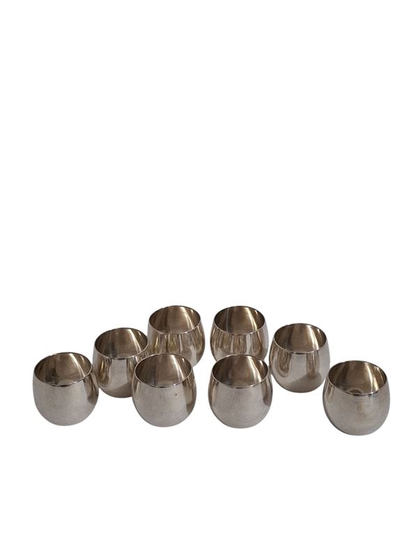 Manifattura italiana, XX secolo : Set di 8 bicchieri piccoli da liquore  - in argento 925 - Asta GIOIELLI, OROLOGI, ARTI DECORATIVE, DESIGN E ARTE ORIENTALE - Blindarte Casa d'Aste