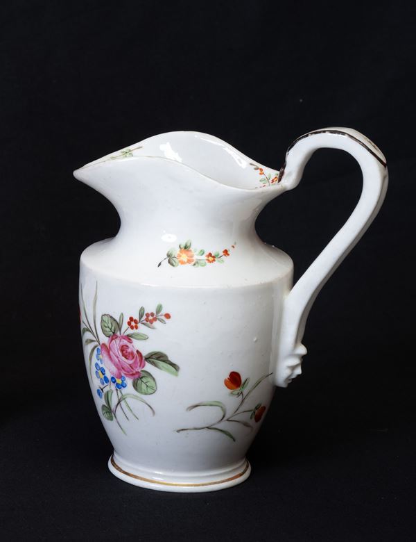 Napoli,  Ferdinando IV : Versatoio con decoro floreale  - porcellana bianca - Asta GIOIELLI, OROLOGI, ARTI DECORATIVE, DESIGN E ARTE ORIENTALE - Blindarte Casa d'Aste