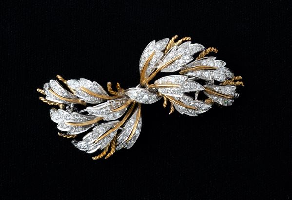Spilla  - in oro bianco e giallo 18 carati - Asta GIOIELLI, OROLOGI, ARTI DECORATIVE, DESIGN E ARTE ORIENTALE - Blindarte Casa d'Aste