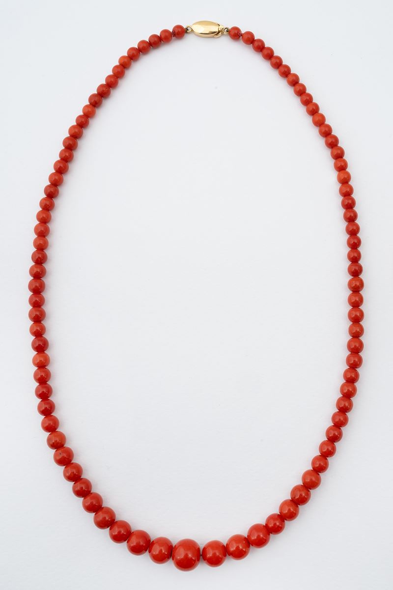 Collana di corallo moro