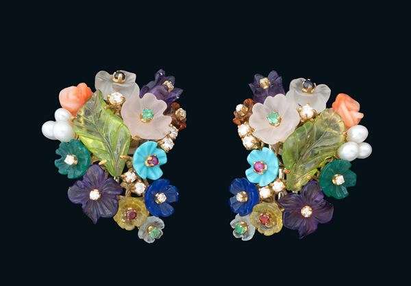 Orecchini modello 'tutti frutti'  - in oro bianco e giallo 18 carati - Asta GIOIELLI, OROLOGI, ARTI DECORATIVE, DESIGN E ARTE ORIENTALE - Blindarte Casa d'Aste