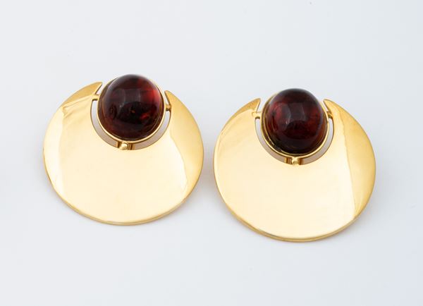 Orecchini anni '70 con ambra  - in oro giallo 18 carati - Asta GIOIELLI, OROLOGI, ARTI DECORATIVE, DESIGN E ARTE ORIENTALE - Blindarte Casa d'Aste