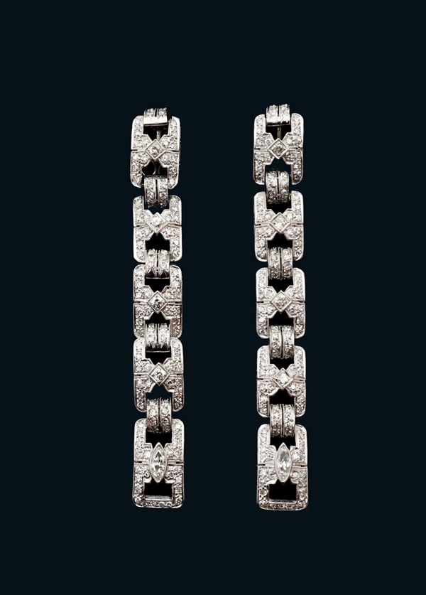 Orecchini pendenti stile antico  - in oro bianco - Asta GIOIELLI, OROLOGI, ARTI DECORATIVE, DESIGN E ARTE ORIENTALE - Blindarte Casa d'Aste