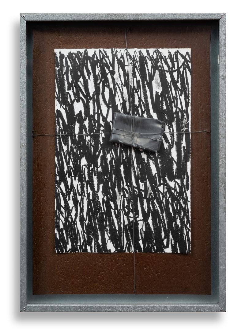 Jannis Kounellis - Senza titolo, piombo, filo di ferro, serigrafia su carta e lamiera, 1997