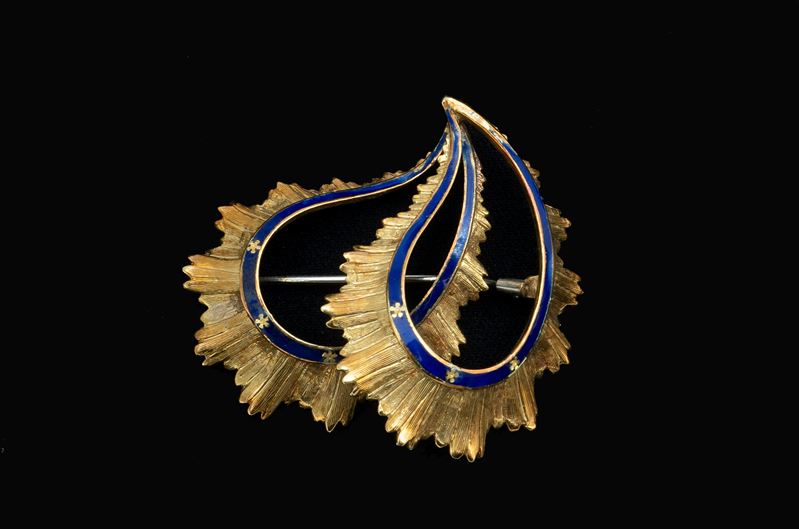 Spilla dalla particolare lavorazione